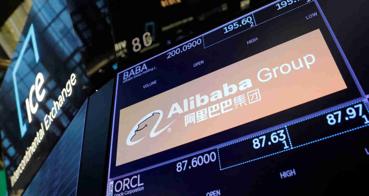 Ações da Alibaba caem após promessa de investimento caro em IA