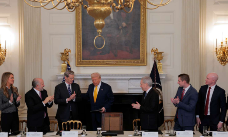 Trump Realiza a Primeira Cúpula de Criptomoedas na Casa Branca